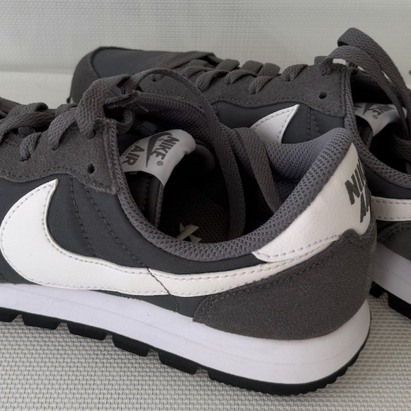 Nike Men's Air Pegasus 83 (NWOT): Size 8 - Picture 2 of 4